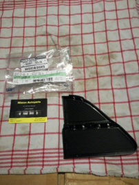 Afdekkap mistlampgat Nissan Pulsar C13. Links. 62257-3ZL1A