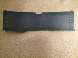 Afdekkap kofferkleprand Nissan Micra K14 84992-5FA0A Gebruikt.