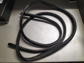 Deurrubber rechtsvoor Nissan Micra K14 76921-5FA2B (carrosseriezijde) Gebruikt.