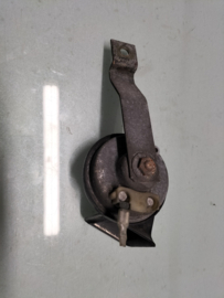 Horn electric high Nissan Primera P12 25610-AU300 Used part.