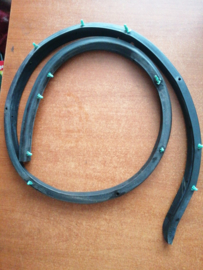 Deurrubber achterportier rechts Nissan Primera P11 82830-2F000 (deurzijde)