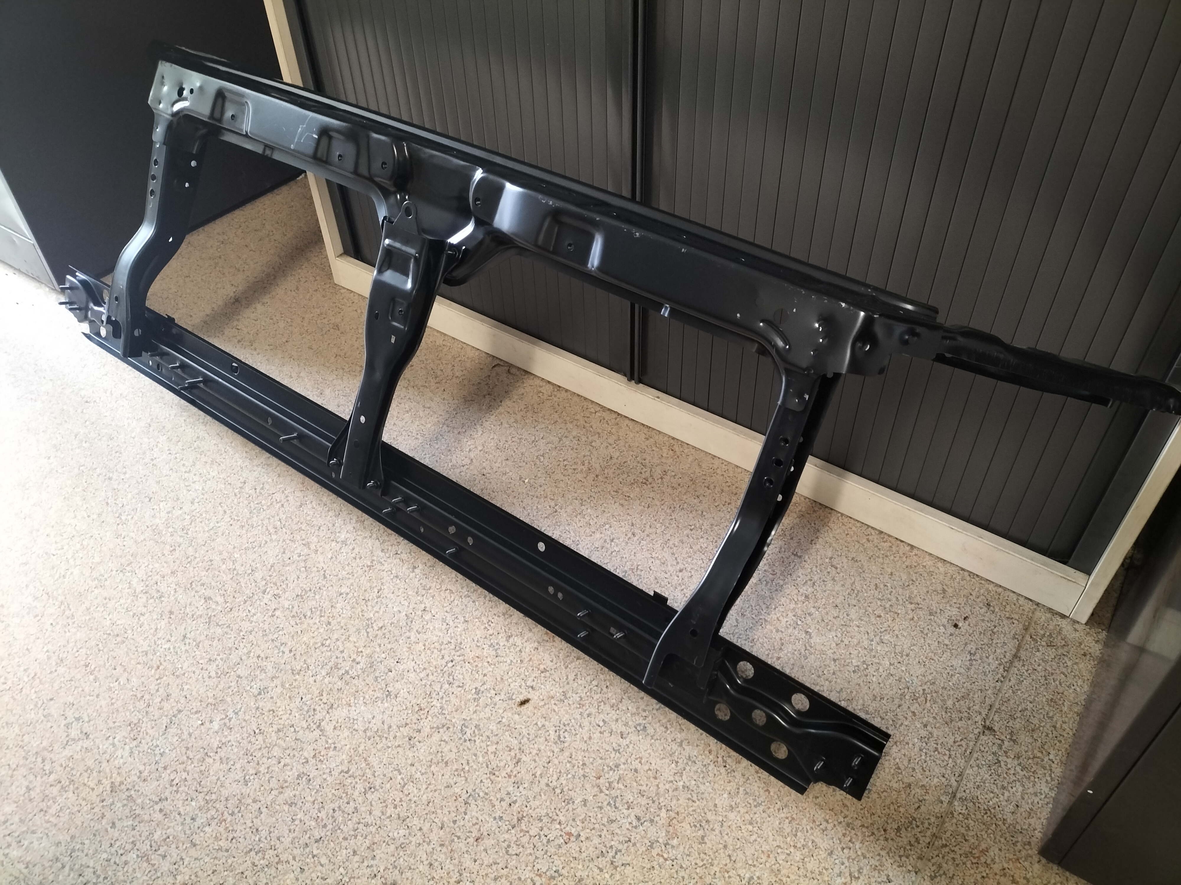 Radiateurframe Nissan 62500-EB3MA D40/ R51 Nieuw.