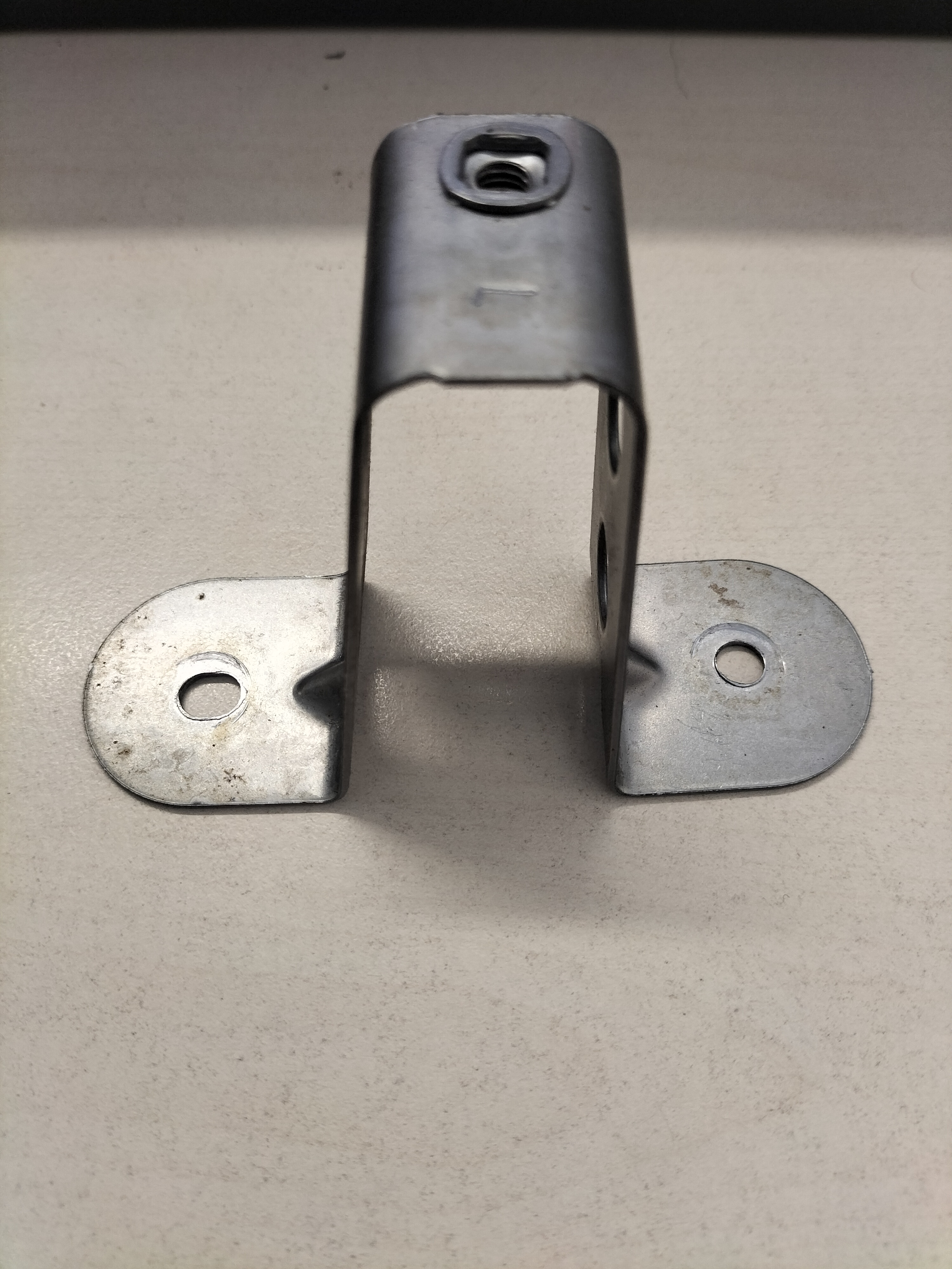Montagebeugel handgreep binnenzijde linksvoor Nissan Qashqai J10/ JJ10 80675-JD00B Gebruikt.