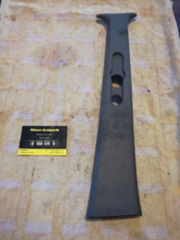 Garnish-center pillar, upper right-hand Nissan Bluebird T72 76913-Q9111 Used part.