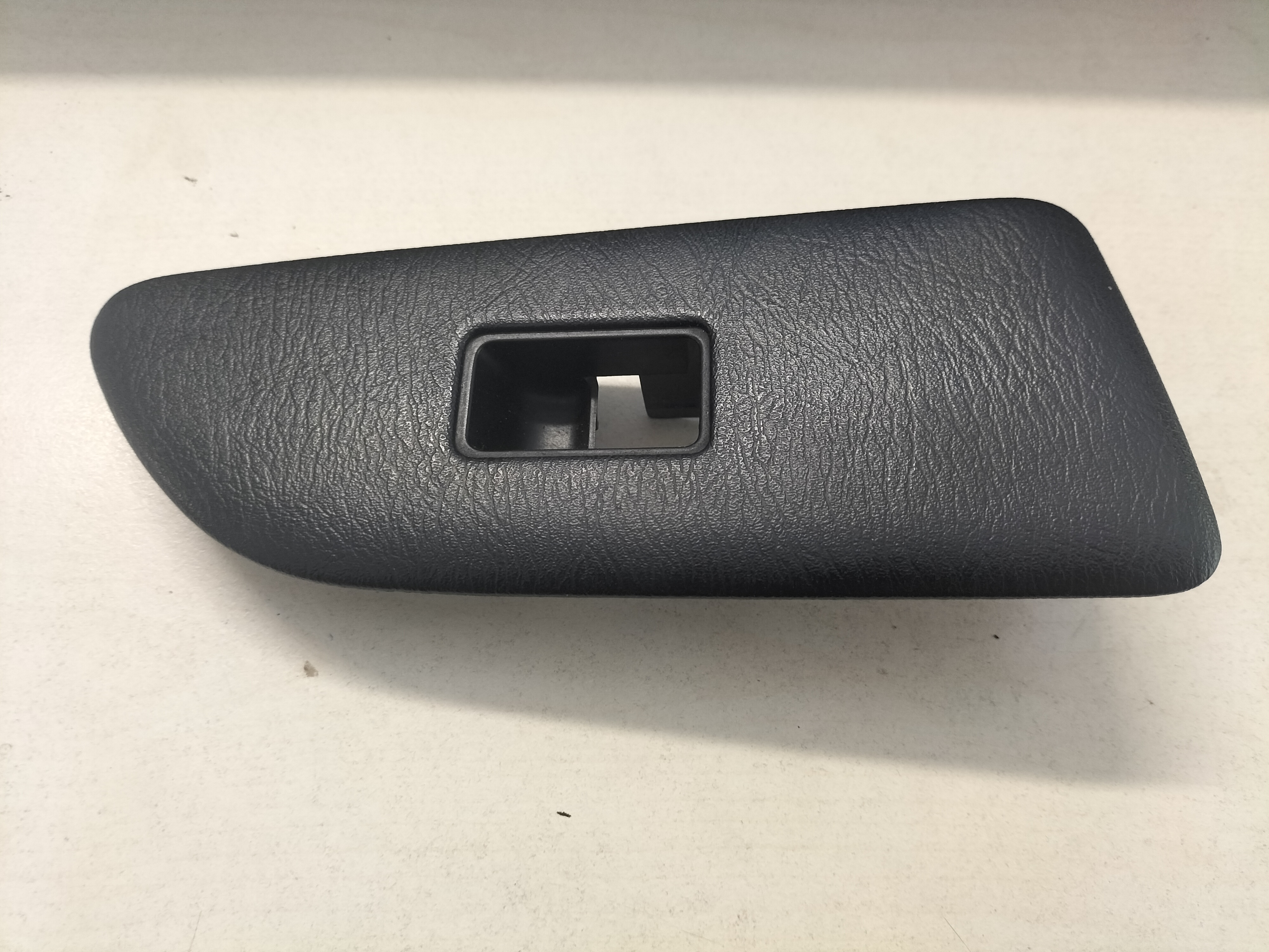 Raambedieningspaneel bijrijderszijde Nissan Almera N15 80960-0N420 Gebruikt.