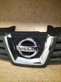 Grille assy-front Nissan Qashqai J10 62310-JD00B + emblem 62890-JD000 Used part.