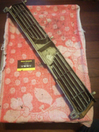Grille Nissan Sunny N14 62310-65C00