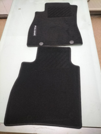 Mattenset Nissan Pulsar C13 KE745-3Z001 Origineel.