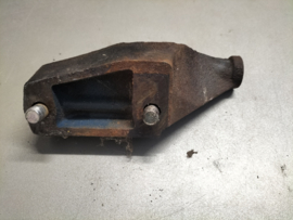 Dynamomontagesteun L16 Datsun Bluebird 710 11710-????? (20250209) Gebruikt.