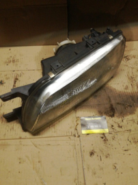 Koplamp links Nissan Almera N15 26060-1N826 Gebruikt.