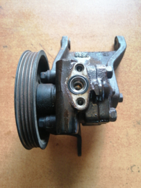 Stuurbekrachtingspomp Nissan Bluebird T12/ T72/ U11 49110-D4005 Gebruikt.