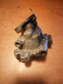 Thermostaathuis SR20DE Nissan Primera P11/ V10/ WP11 11061-9F500 Gebruikt.
