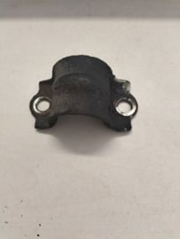 Bevestigingsbeugel stabilisatorstang vooras Datsun Cherry E10 54614-M1000 Gebruikt.