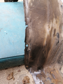 Binnenscherm linksvoor Nissan Bluebird T72 63843-Q9010 Schade.