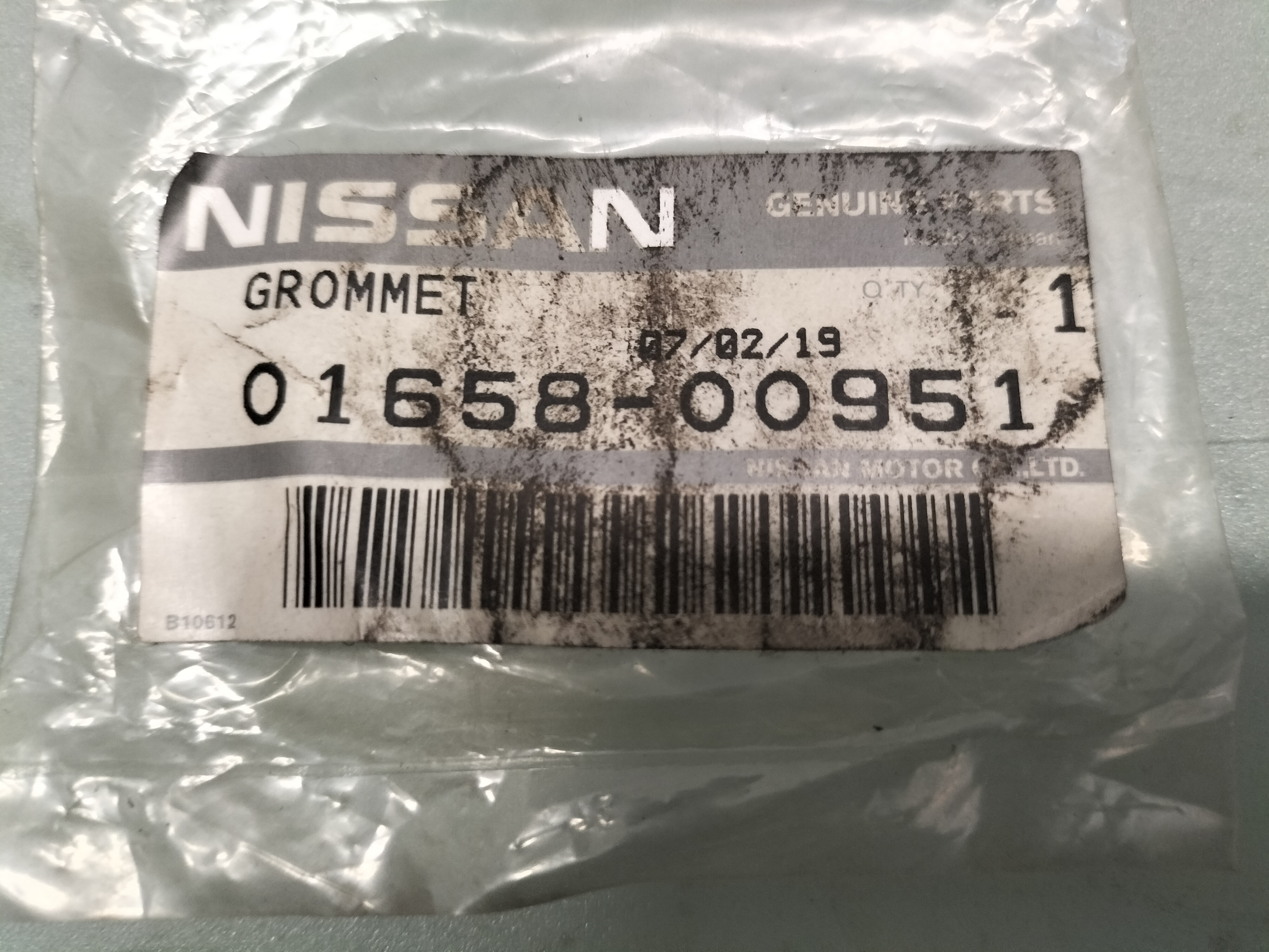 Rubber Nissan 01658-00951 Original