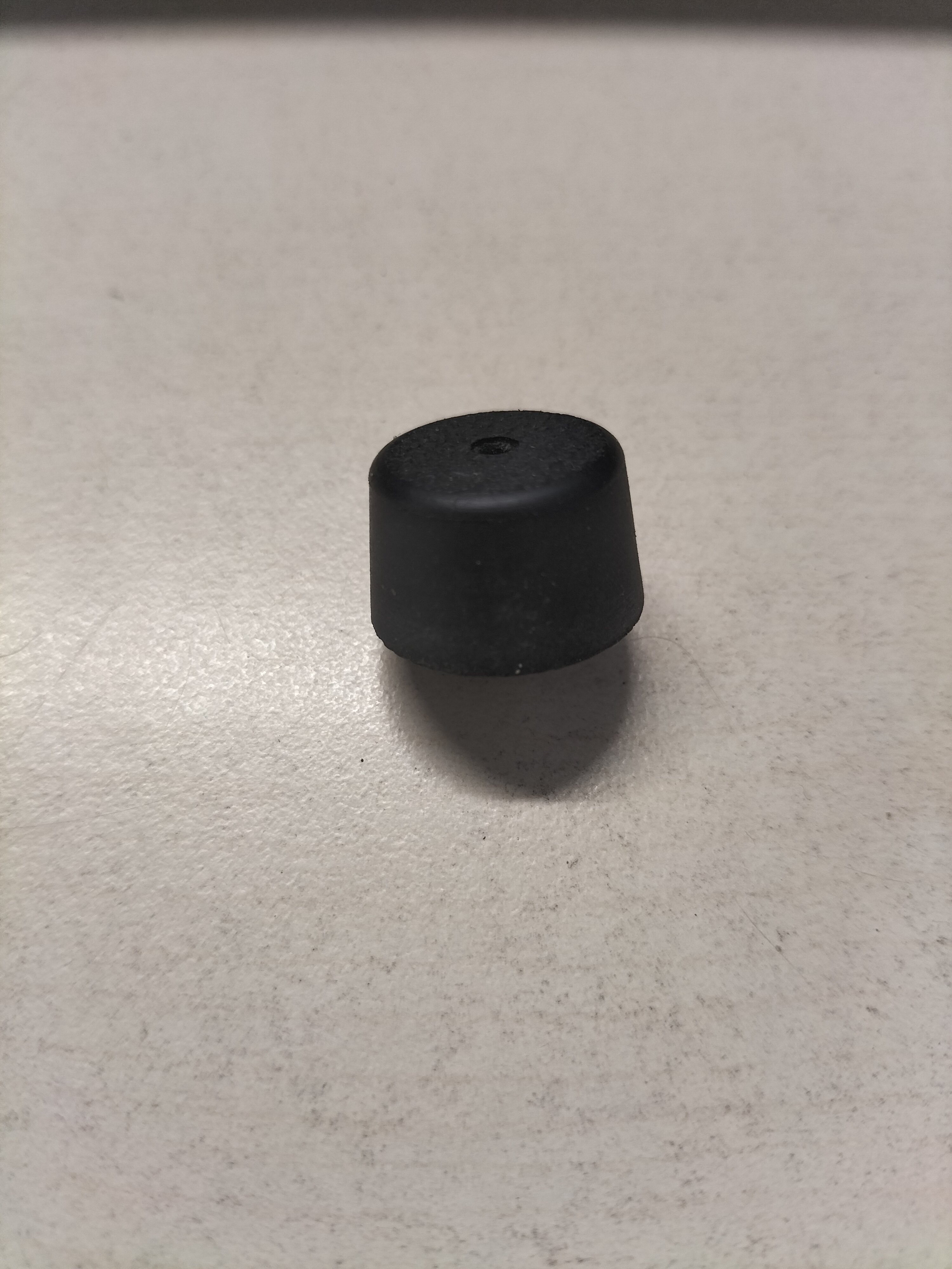 Bumper-rubber. door Nissan 80872-D0101 Used part.
