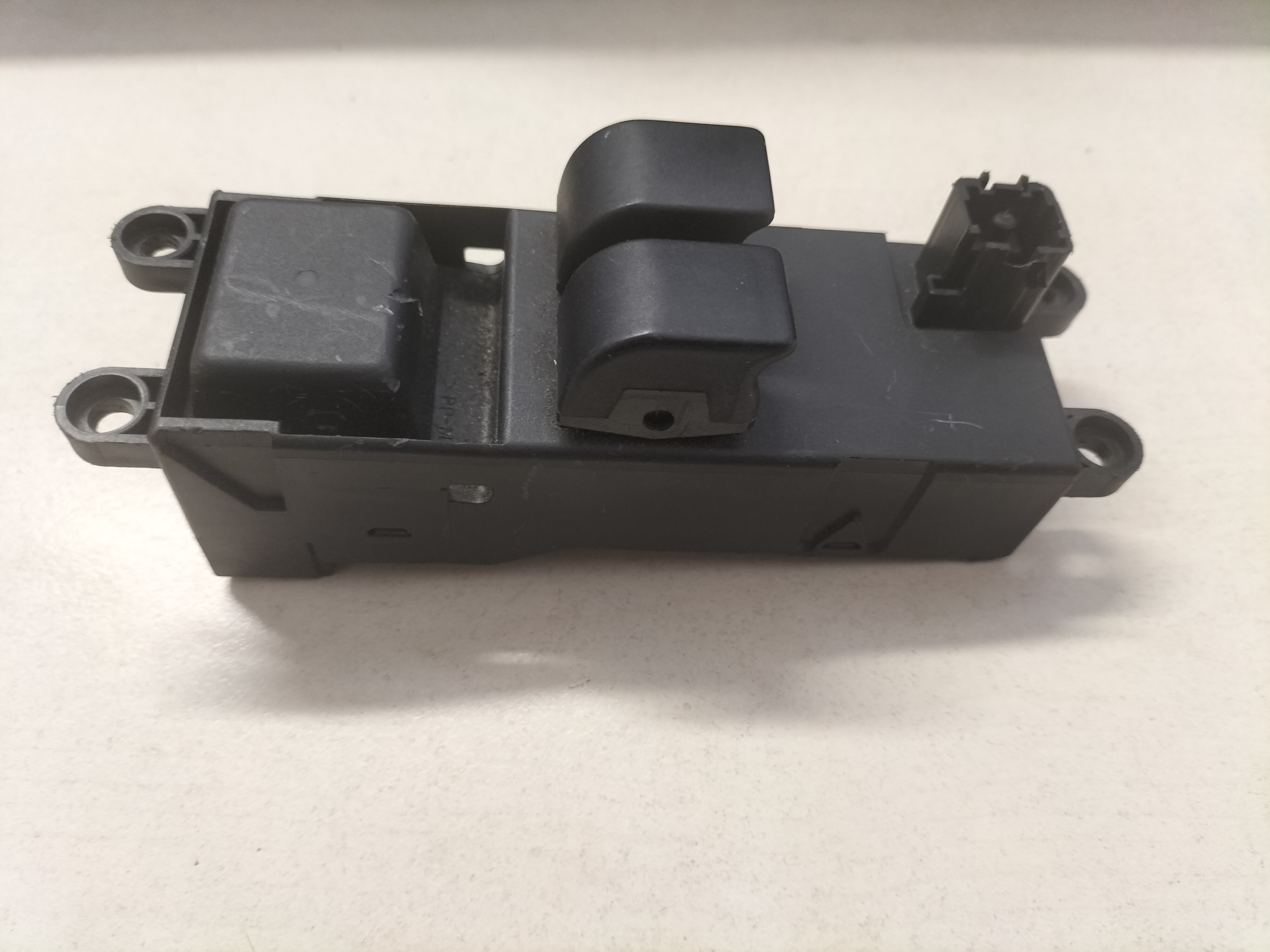 Switch assy-power window,  main Nissan Micra K11 25401-6F720 Used part.