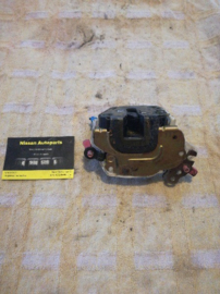 Deurslot rechtsvoor Nissan N14/ N15  80502-C9915 Gebruikt.