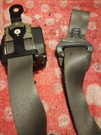 Veiligheidsgordelspanner linksvoor Nissan Micra K11. Bestuurder. 86845-4F100