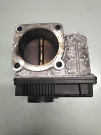 Gasklephuis QR20DE Nissan 16119-8H303 P12/ T30 Gebruikt.