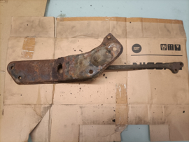 Samenstelling montagesteun trekstang vooras links Nissan 280ZX S130 54481-P6500 + 54471-P6500 Gebruikt.