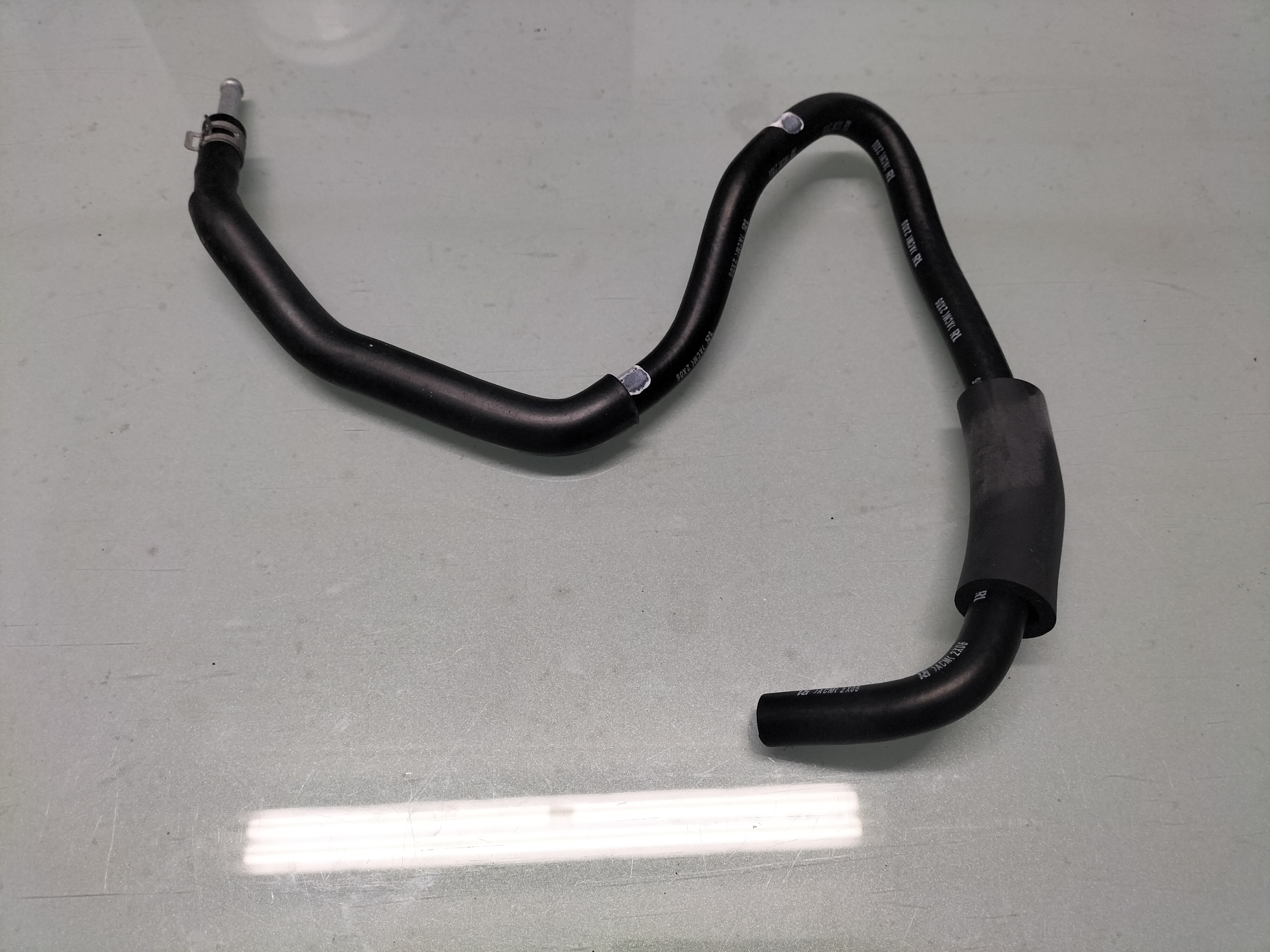 Automaatbakoliekoelerslang Nissan 21632-VB80A Origineel