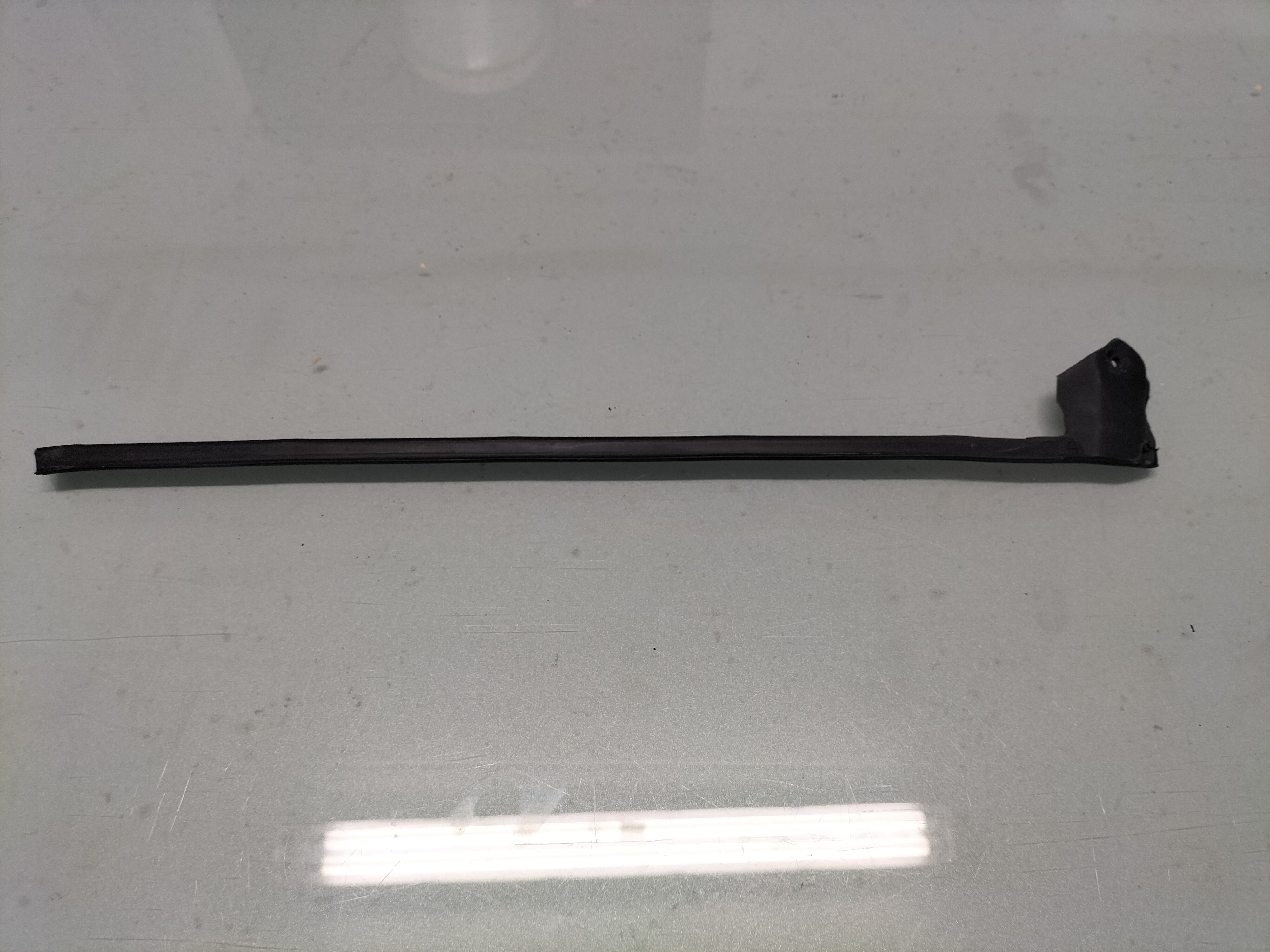 Seal-rear door partition, left-hand Nissan Qashqai J10 82839-JD01D Used part.