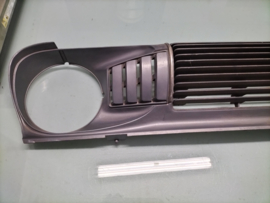Grille-front Datsun Sunny B210 Sedan 62302-H5125 Used part.