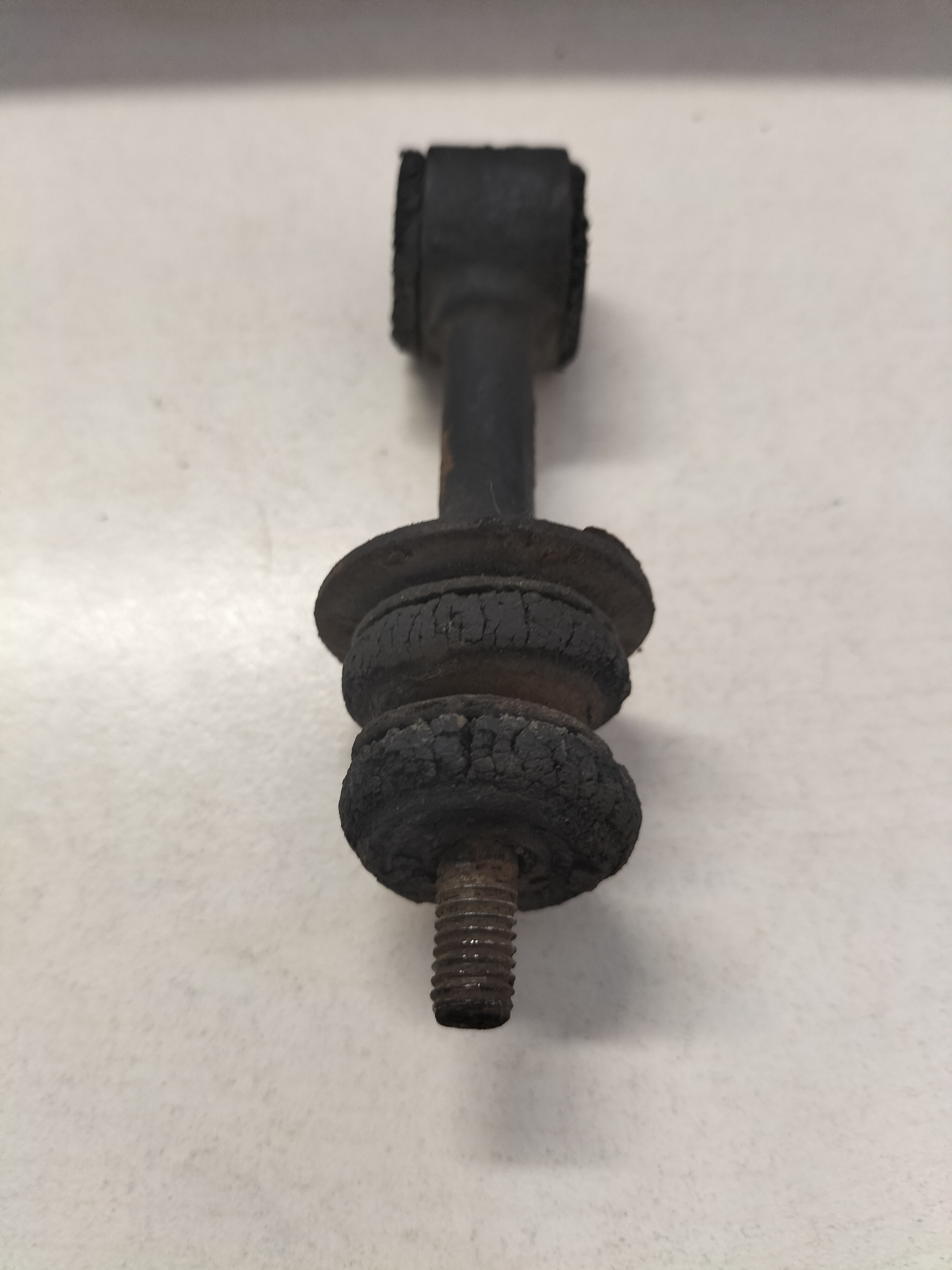 Reactiestang stabilisator vooras Datsun Cherry E10 54330-M0200 Gebruikt.