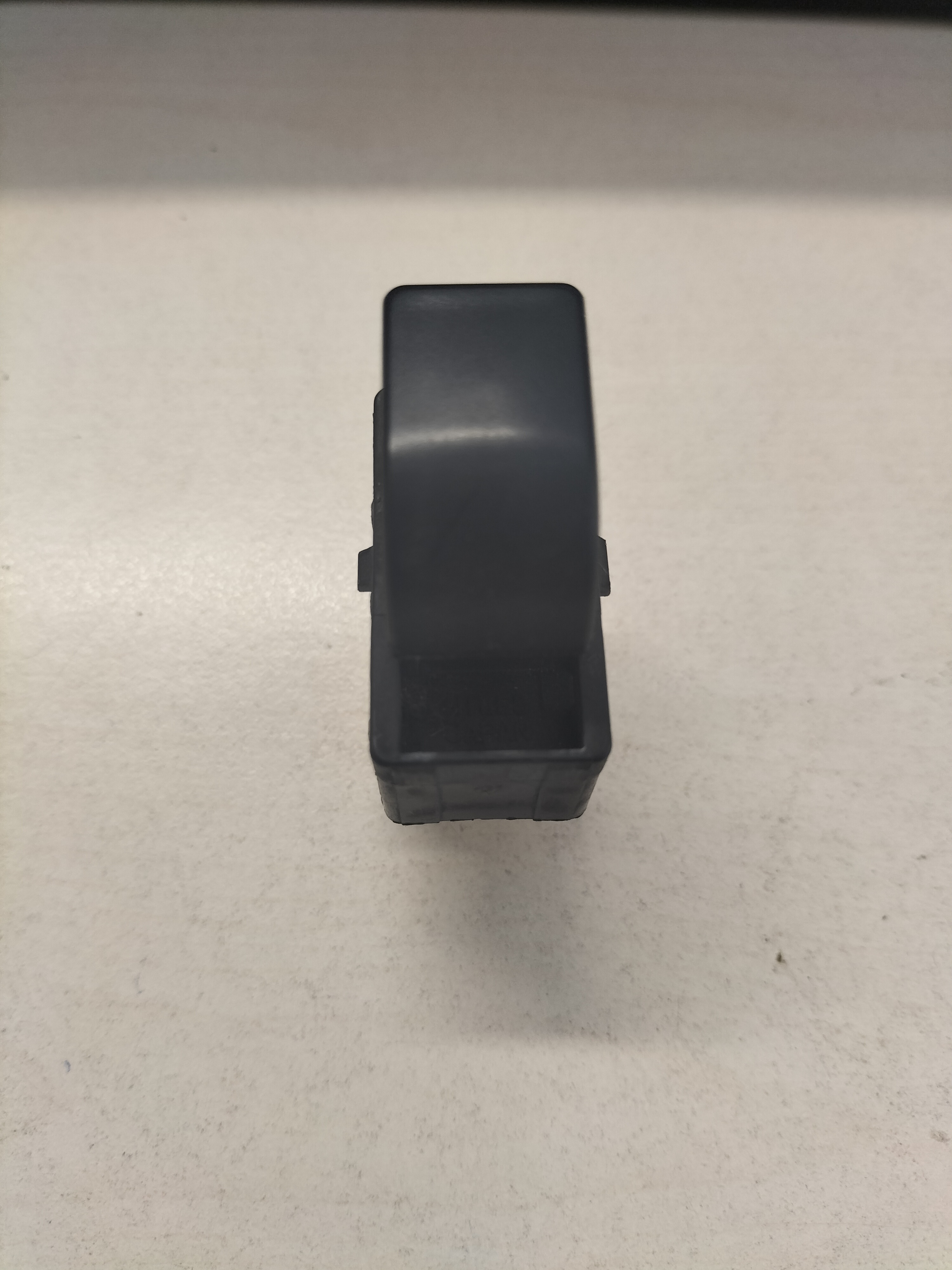 Raambedieningsschakelaar bijrijderskant Nissan 25411-0M010 D22/ N15/ R50/ Y10 Gebruikt.