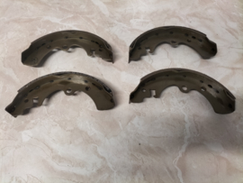 Remschoenset achteras Nissan Stanza T11 DD060-D0125 Nieuw.