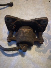 Remklauw rechtsvoor Nissan Almera N15 41001-0M800 Gebruikt.