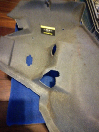 Kofferbakbekleding Nissan Micra K11. Rechts. 84950-4F100