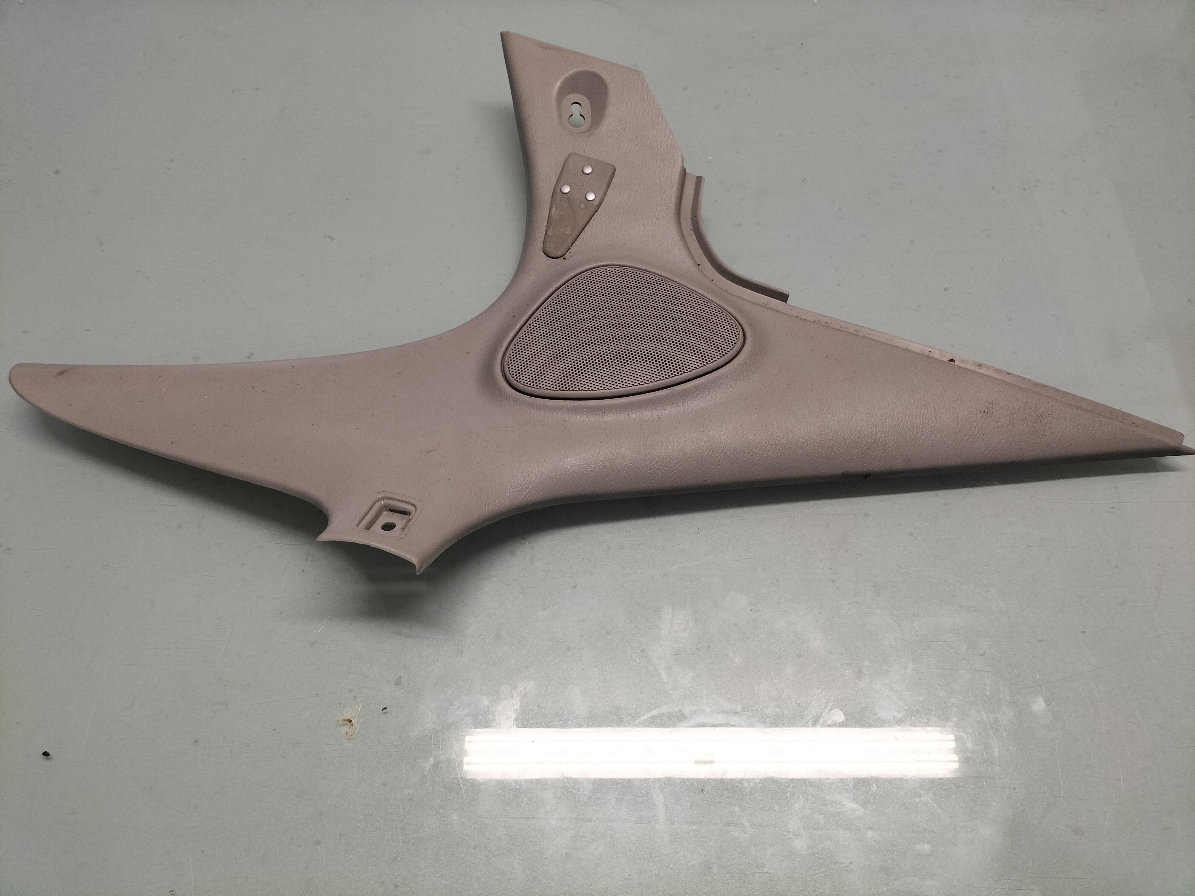 Finisher-rear pillar, left-hand Nissan Primera P11 hatchback 76935-2F702 Used part.