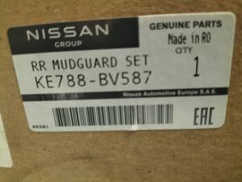 Mudguart set rear Nissan KE788-BV587 Original.