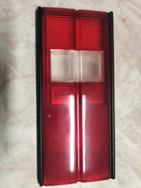 Achterlichtglas rechts Nissan Bluebird 910 26521-W2200 (IKI 4258) Origineel.
