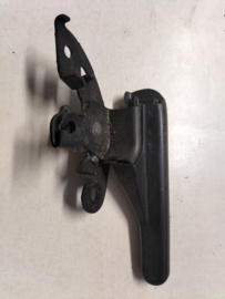 Ontgrendelhendel tankklep / achterklep Nissan Primera P11/ WP11 84638-2F900 Variant 2. Gebruikt.