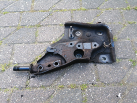 Arm anchor, front suspension right-hand Nissan Bluebird T72 54420-Q9000 Used part.