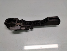 Montagesteun deurgreep buitenzijde links Nissan Primera P12 80611-AV600 Gebruikt.