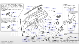 Afdekkap radio Nissan Sunny B12/ N13 68470-67A00 Gebruikt.