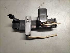 Stekkerhouder Nissan 24346-50Y10 B13/ N14/ N15/ P10/ Y10 Gebruikt.
