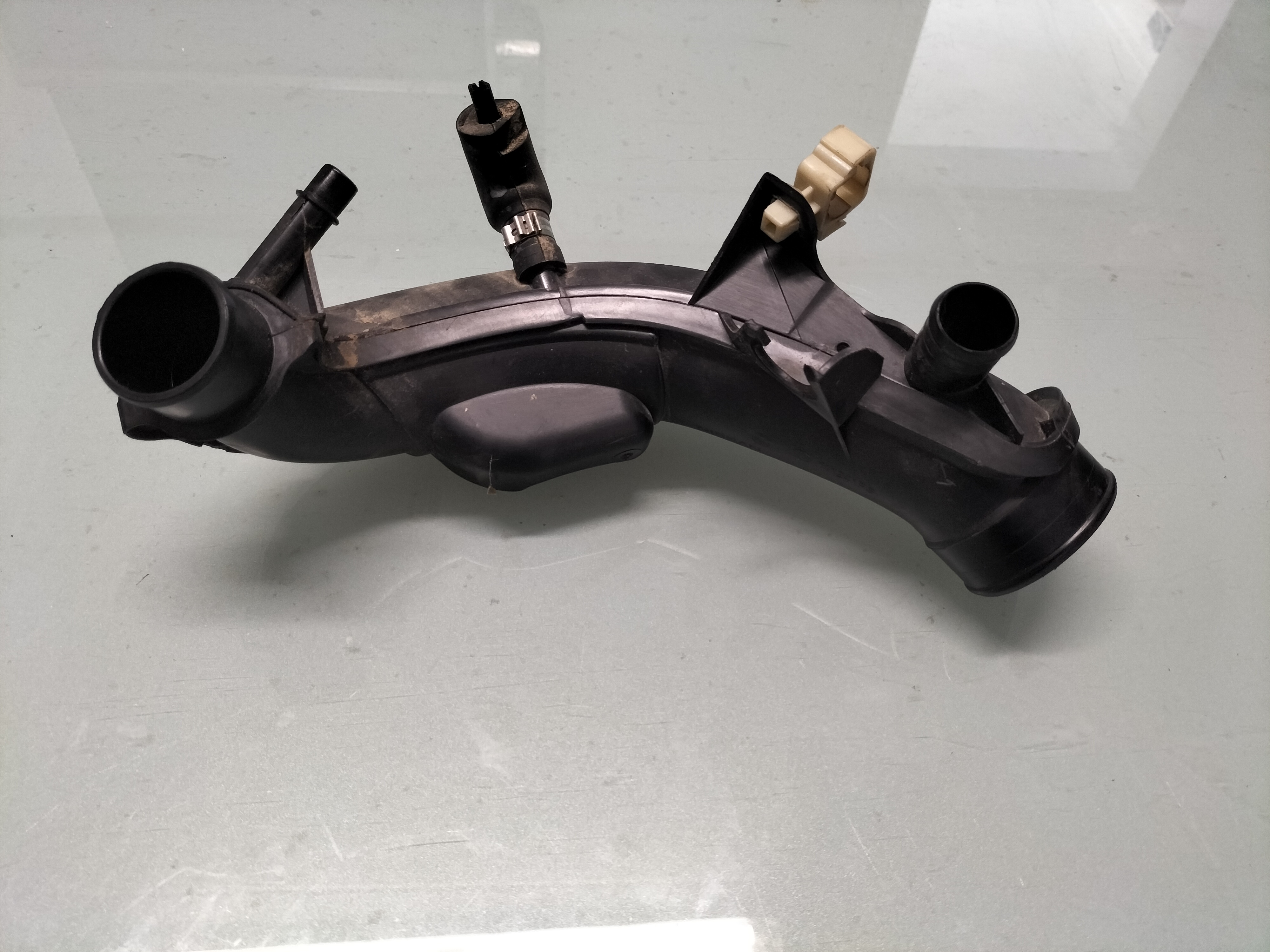 Air duct HR09DET Nissan Micra K14 16576-5FN1B Used part.