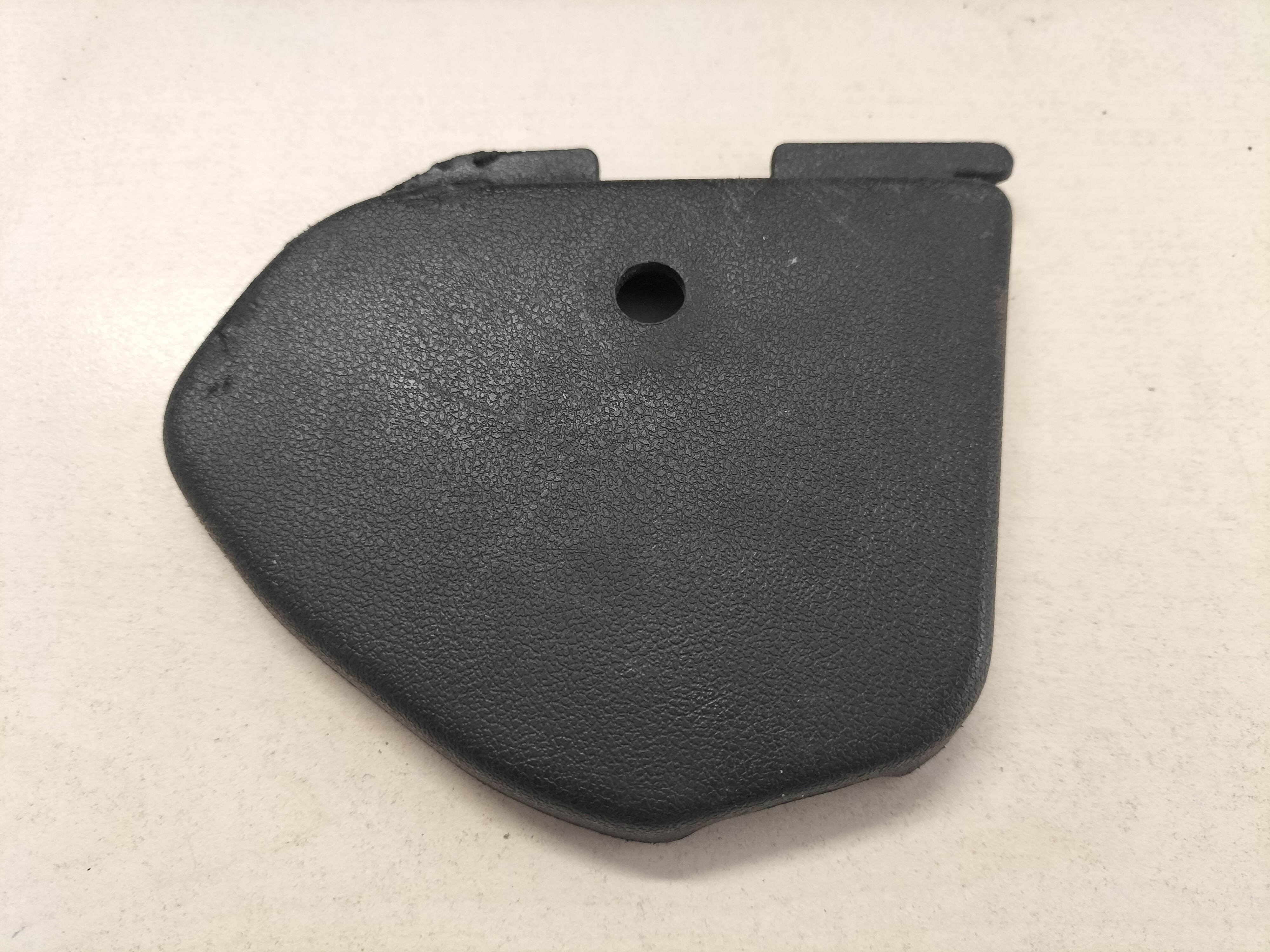 Afdekkap kofferbakbekleding links Nissan Almera N15 GTI N15 84949-0N600 Gebruikt.