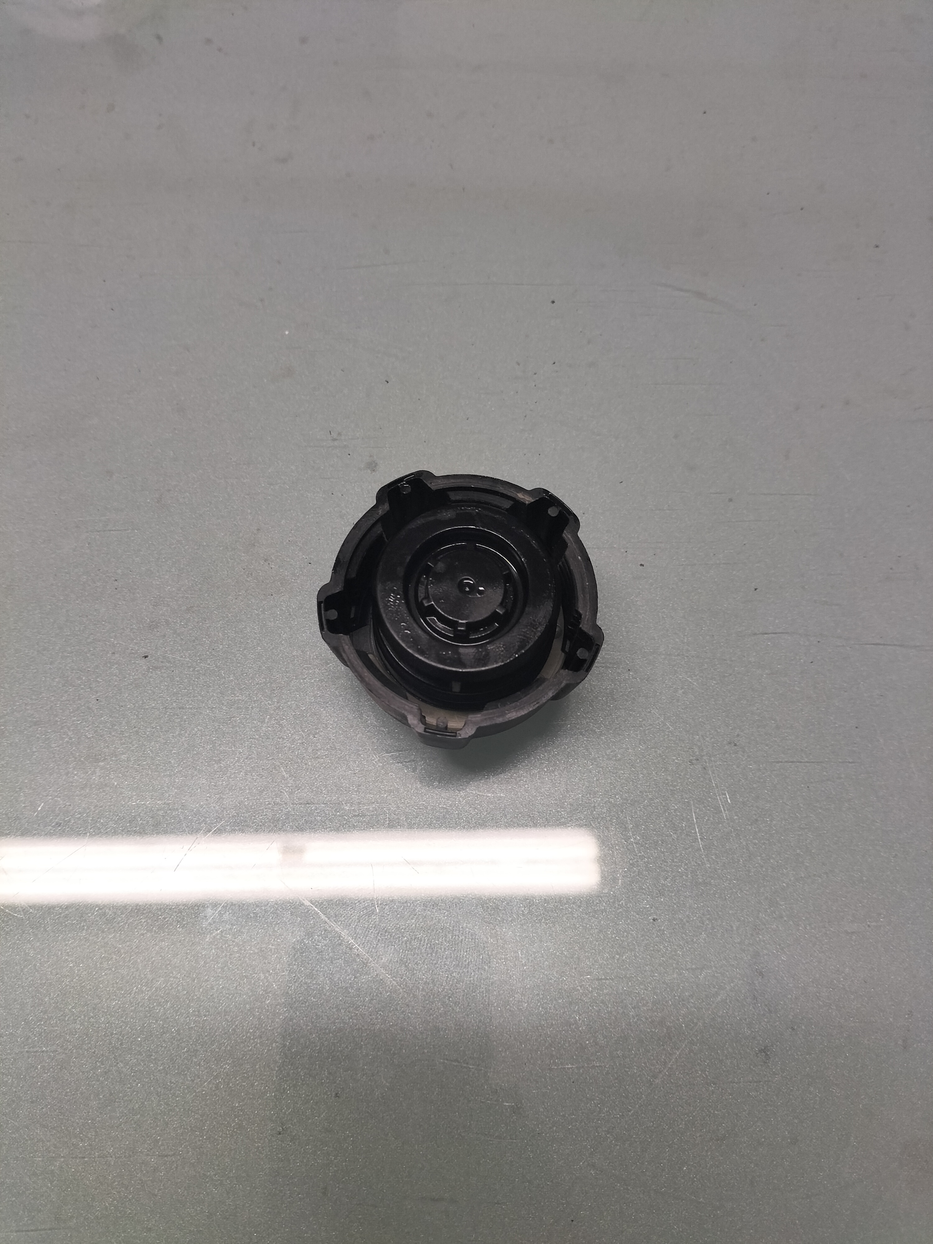 Radiateurdop Nissan Micra K14 21430-AX30A Gebruikt