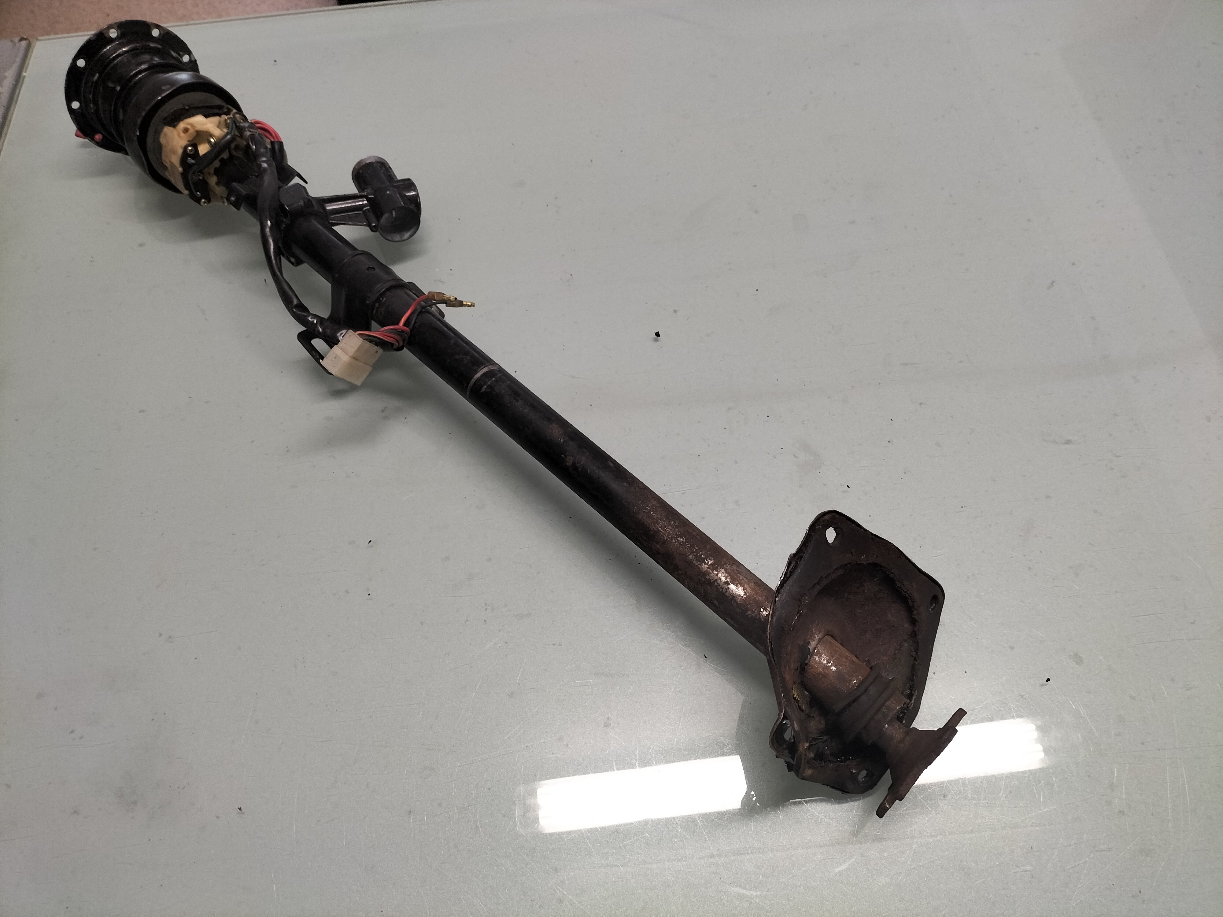 Assy-column, steering, with ignition switch Datsun Cherry E10 48810-M1000 Used part.