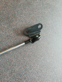 Gasveer achterklep links Nissan Patrol 160 90451-G9503 (90450-G9503) Origineel.