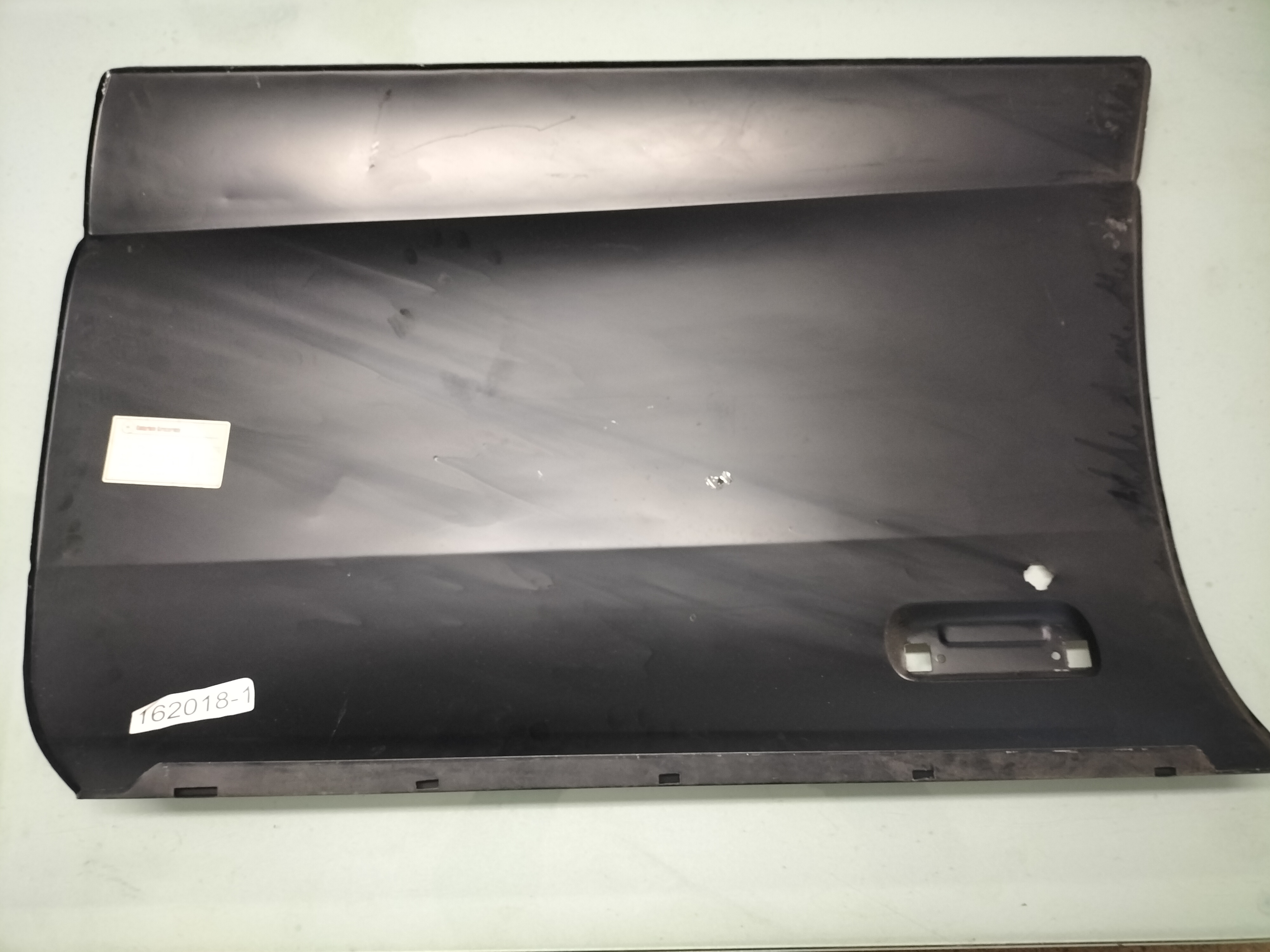 Deurpaneel buitenzijde linksvoor Datsun Sunny B210 4-deurs sedan 80153-H5000 (162018-1) Nieuw.