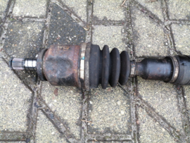 Aandrijfas rechts GA16DE Nissan 39100-60Y00 B13/ N14/ Y10 Gebruikt.