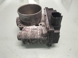 Gasklephuis QR20DE Nissan 16119-8H303 P12/ T30 Gebruikt.