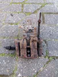 Remklauw linksachter Nissan 44011-BM400 N16/ P11/ V10 Gebruikt.